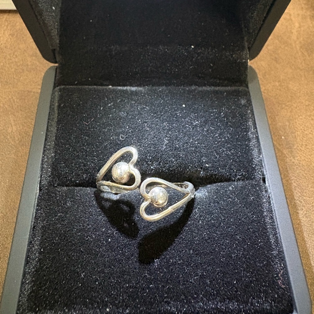 925 Mexico sterling silver open bypassing double hearts ring. Size 7.